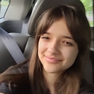 Meet your Posher, Elyssa